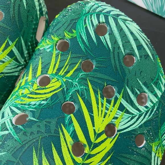 Tropical Crocs - Picture 3 of 6